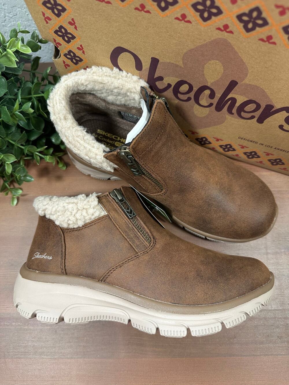 Skechers Social Mode Easy Going Water Repellent‎ Vegan Ankle Boots Size 5.5